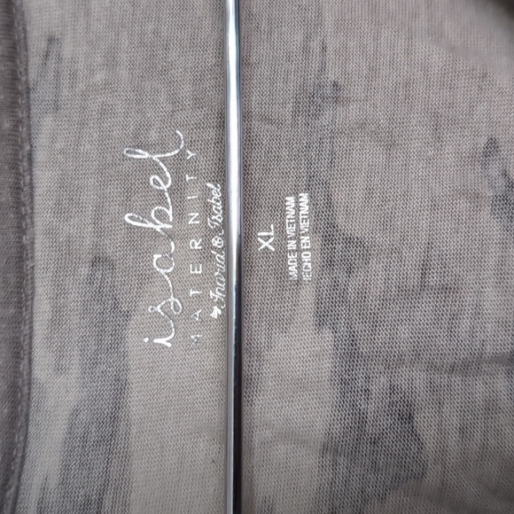 Isabel Maternity by Ingrid & Isabel Gray Camo Tee Shirt Size X-Large - Picture 2 of 5